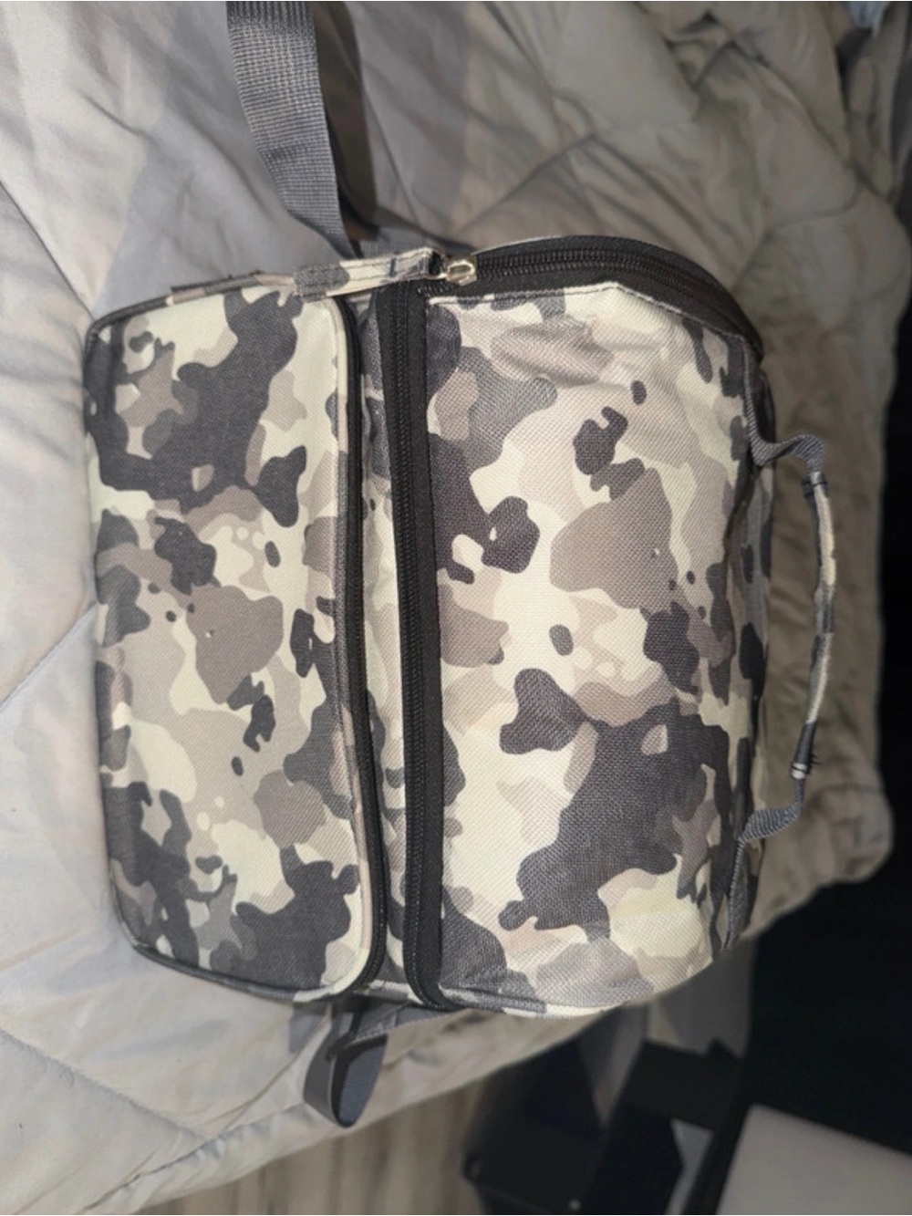 Men's Gray Camo Lunch/Utility Bag - Stylish Portable Carry